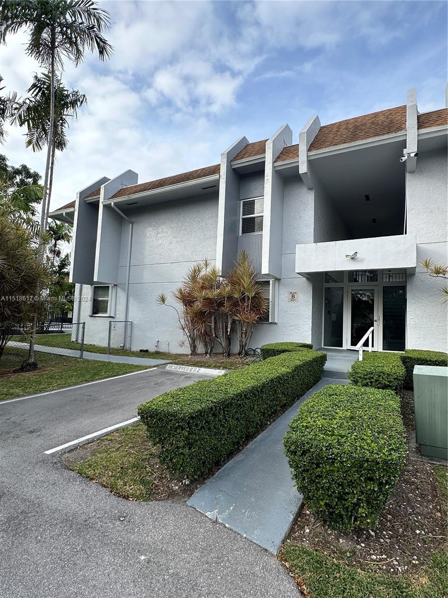9227 SW 87th Ave Unit: B12