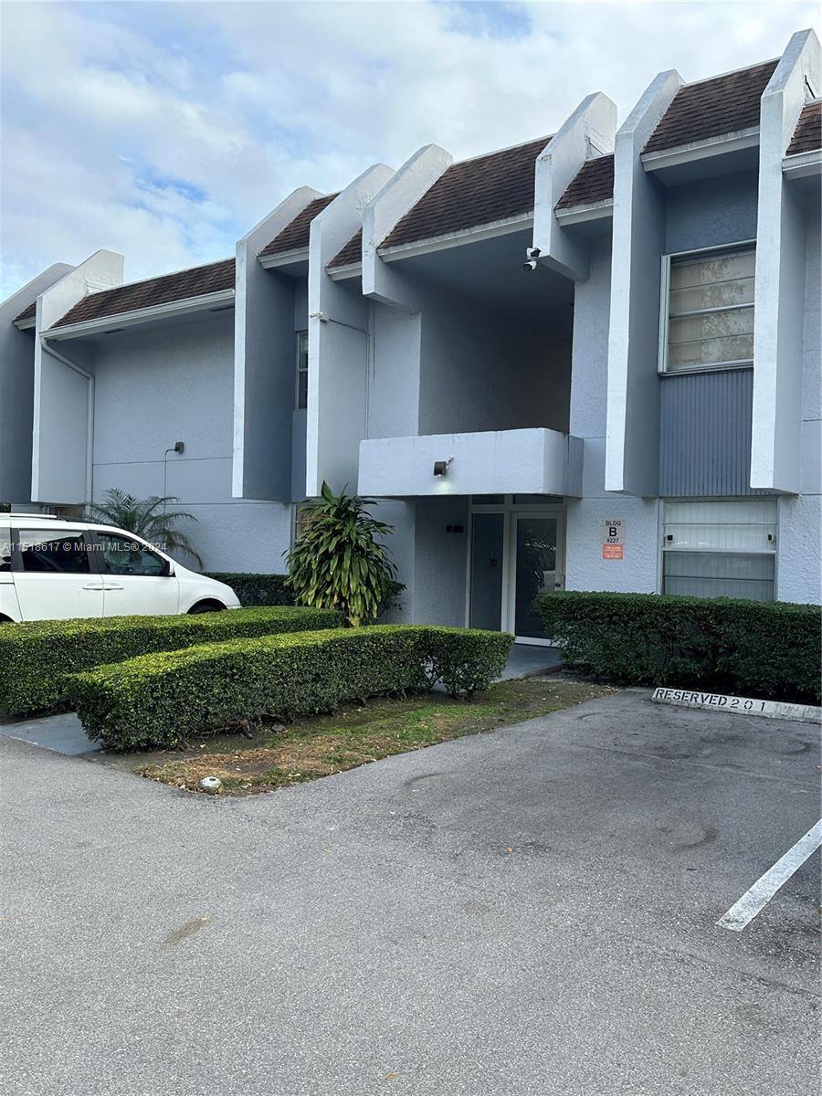 9227 SW 87th Ave Unit: B12