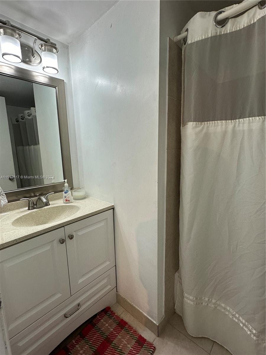 9227 SW 87th Ave Unit: B12