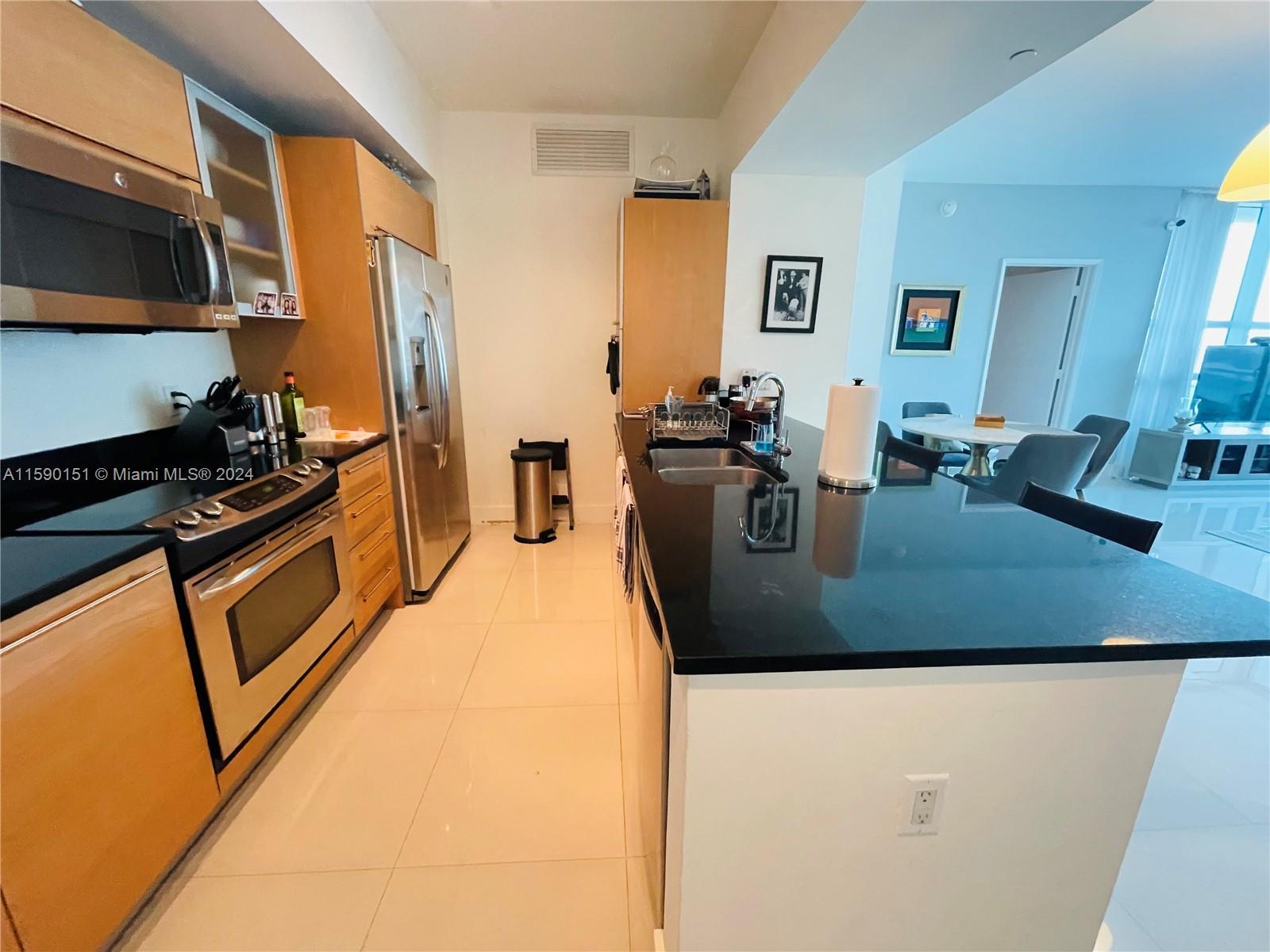 950 Brickell Bay Dr # 1610