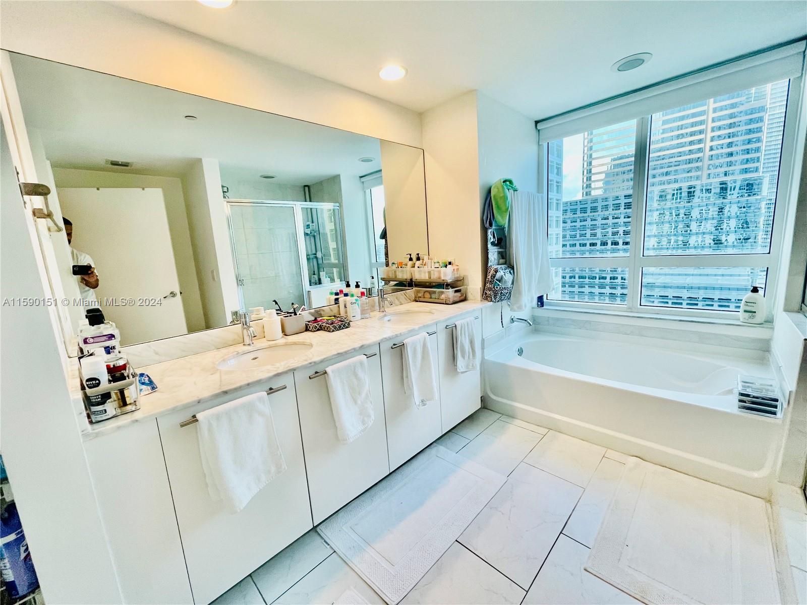 950 Brickell Bay Dr # 1610