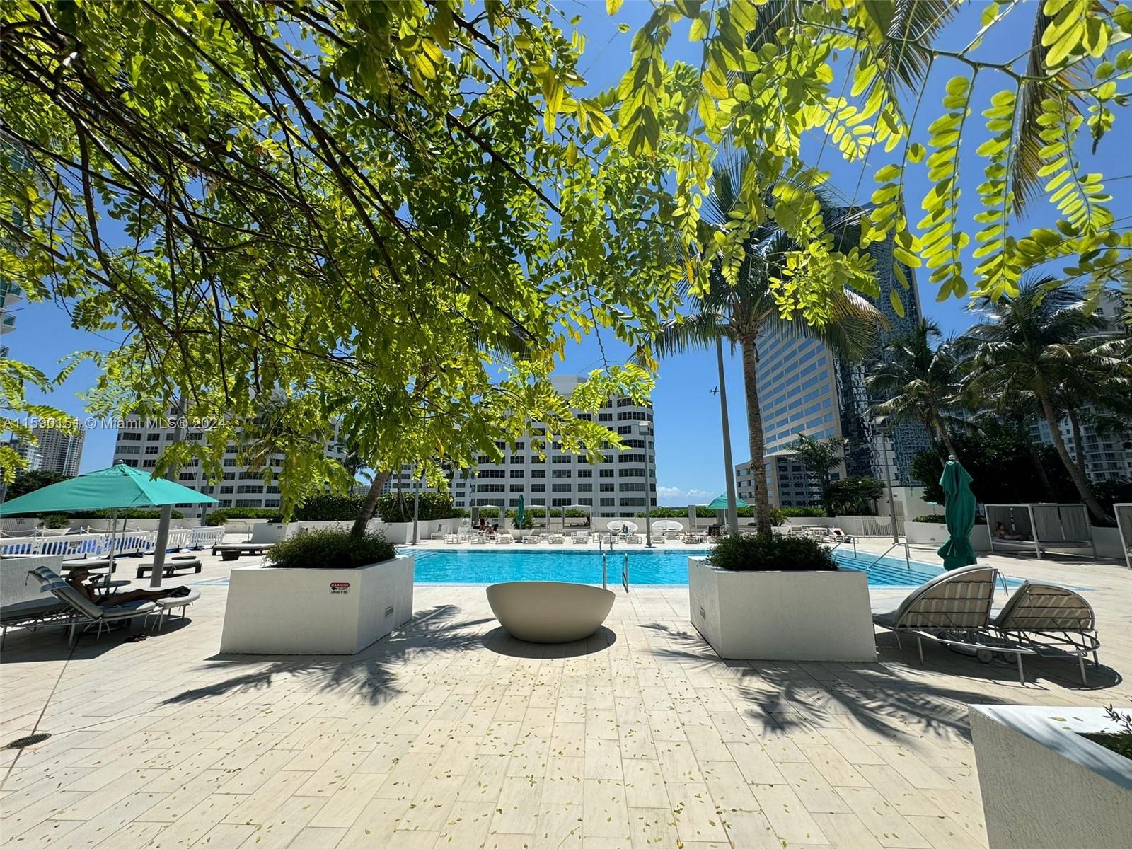 950 Brickell Bay Dr # 1610