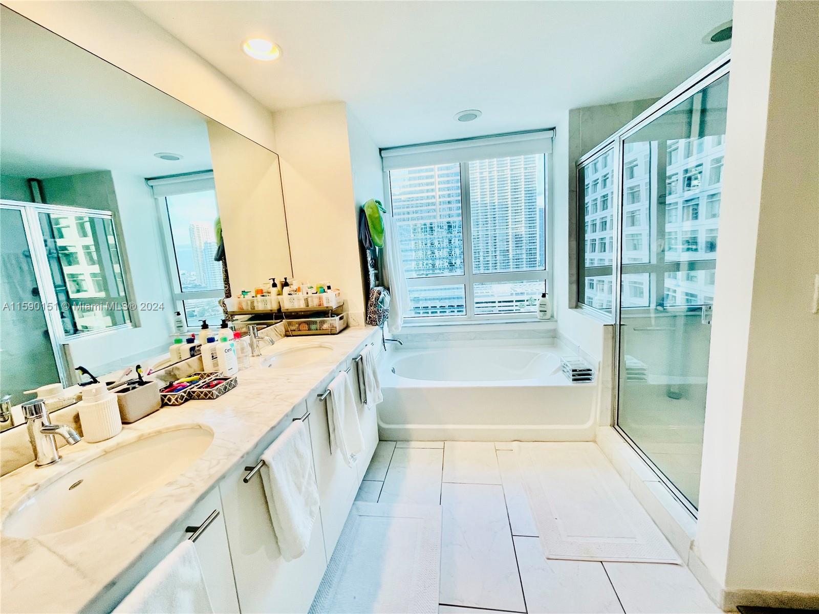 950 Brickell Bay Dr # 1610