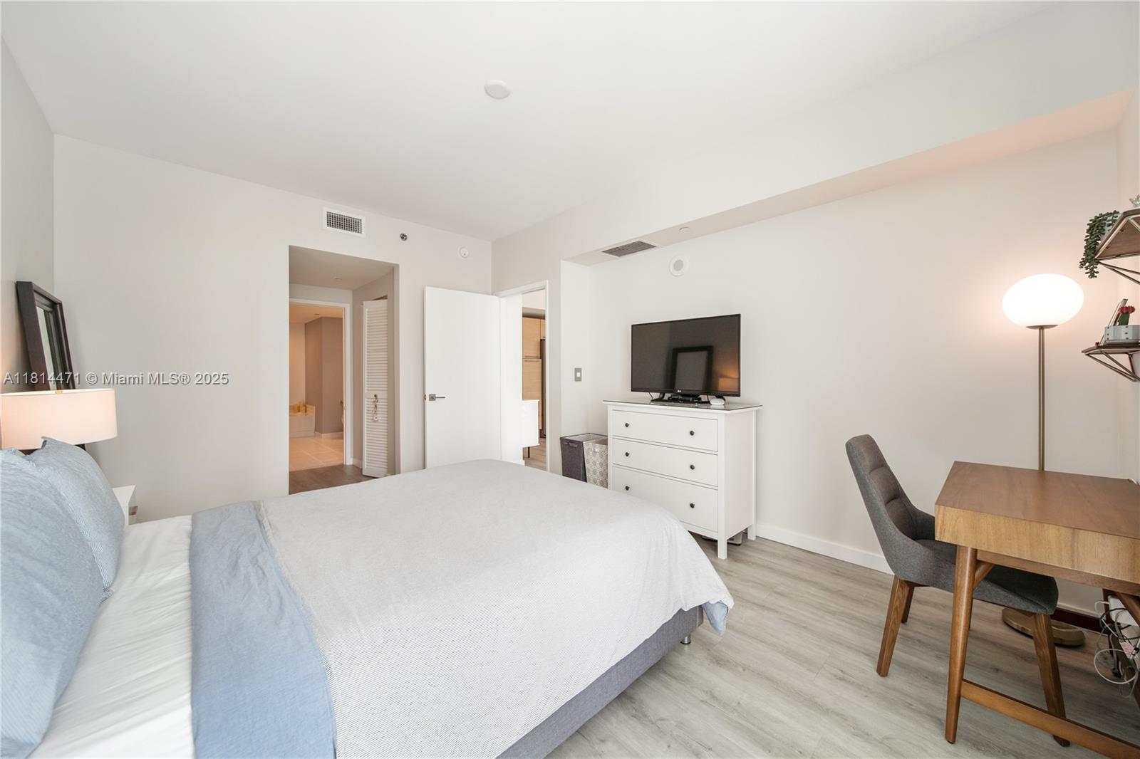 950 Brickell Bay Dr # 1407