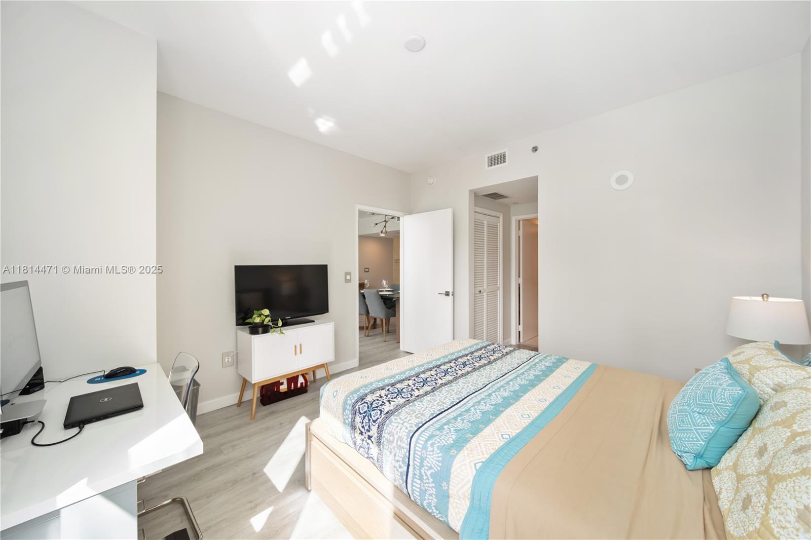 950 Brickell Bay Dr # 1407