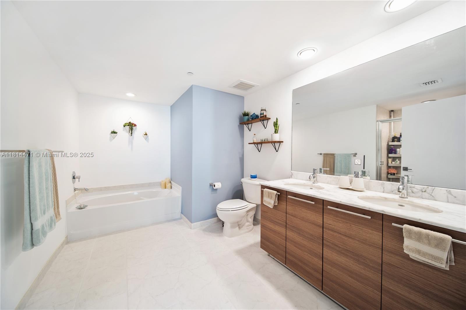 950 Brickell Bay Dr # 1407