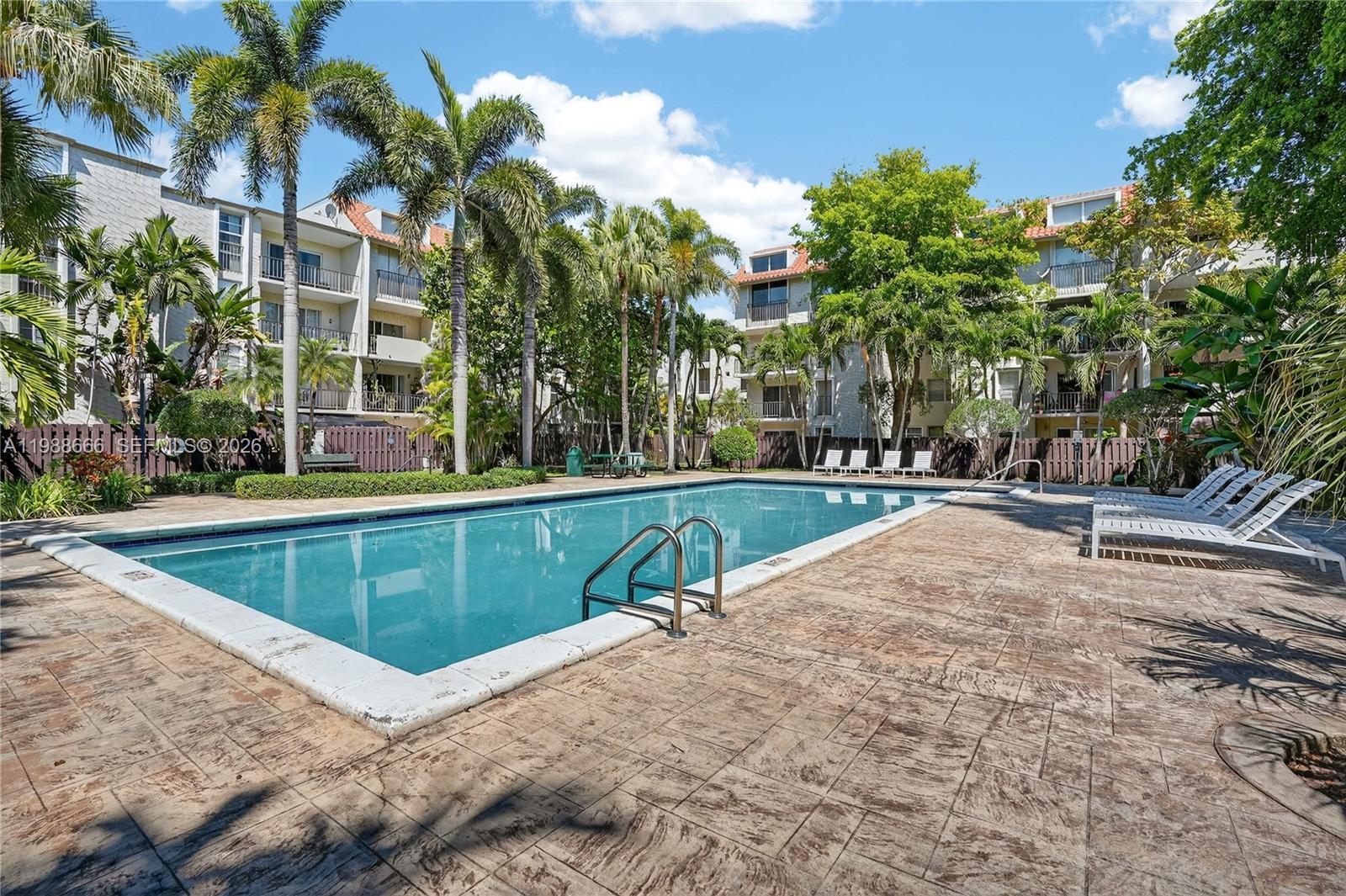 6904 N Kendall Dr # F104