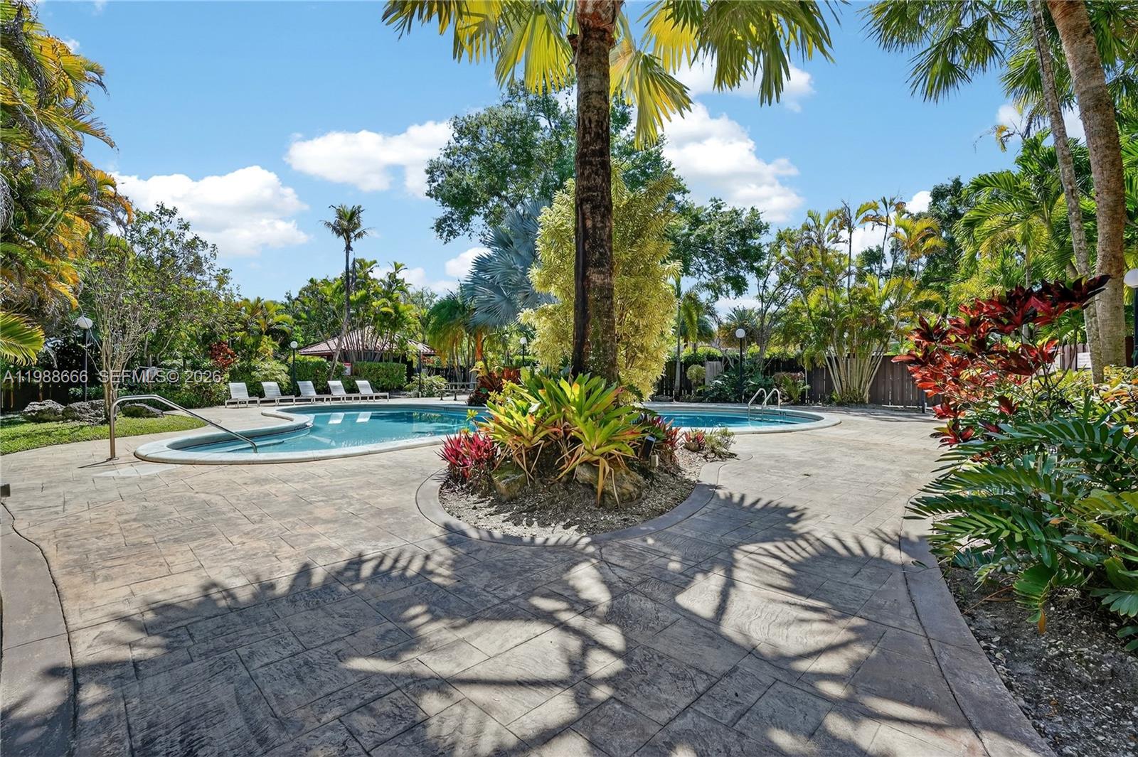 6904 N Kendall Dr # F104