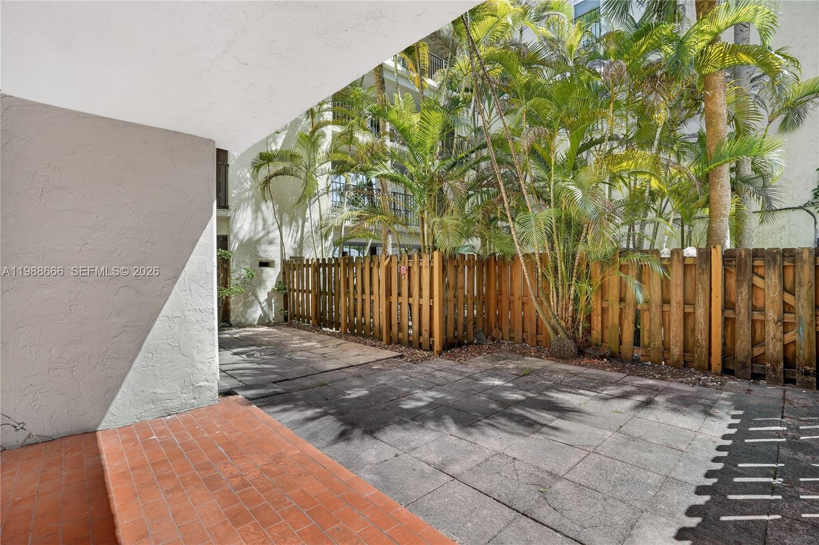 6904 N Kendall Dr # F104