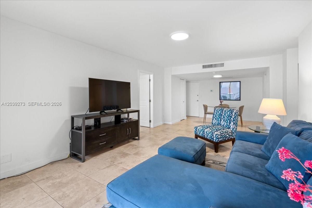 1900 S Ocean Blvd # 11T