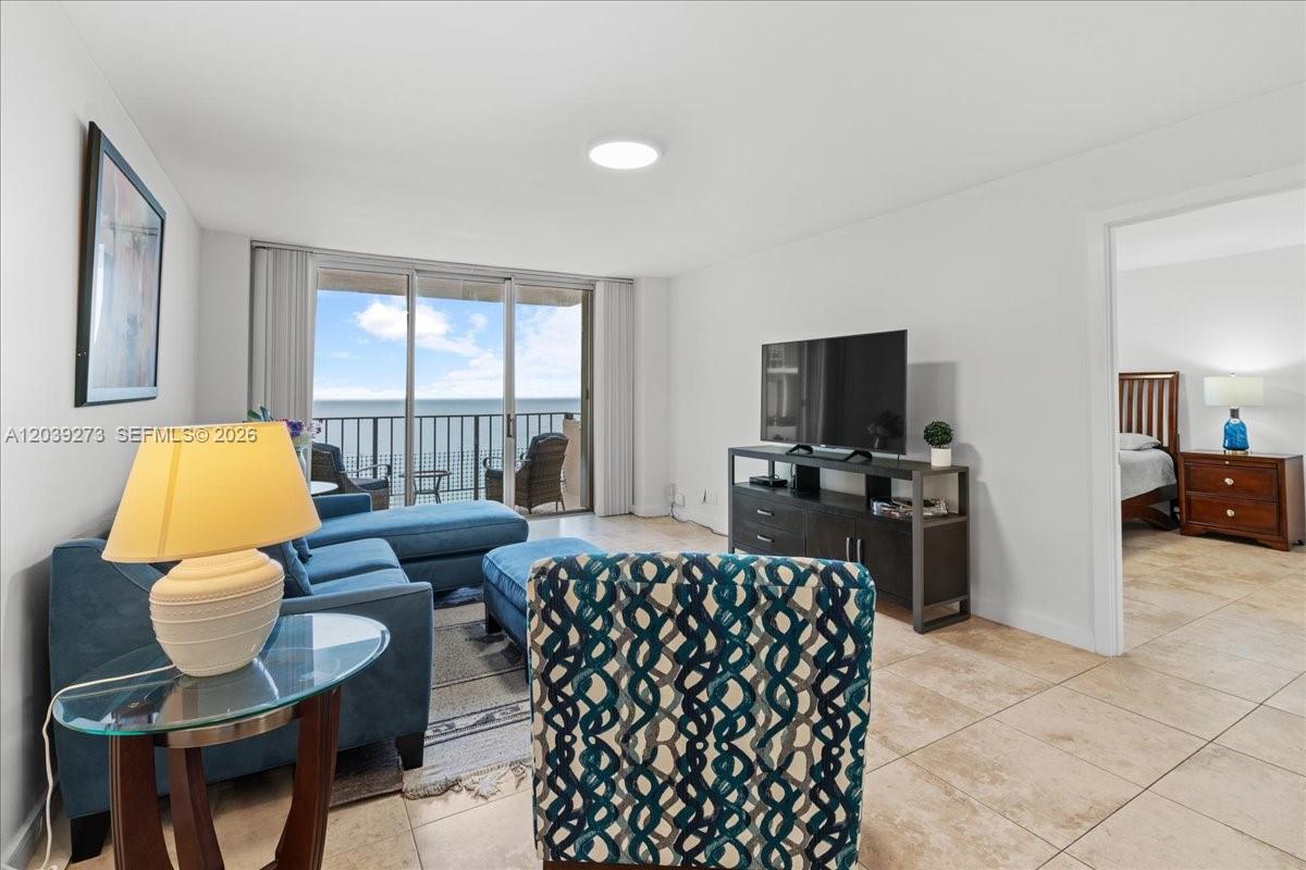 1900 S Ocean Blvd # 11T
