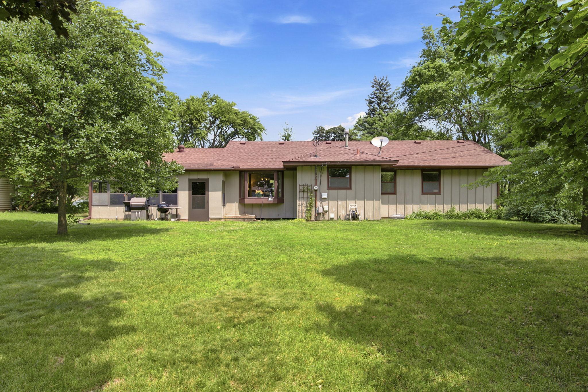 9532 Penn Circle
