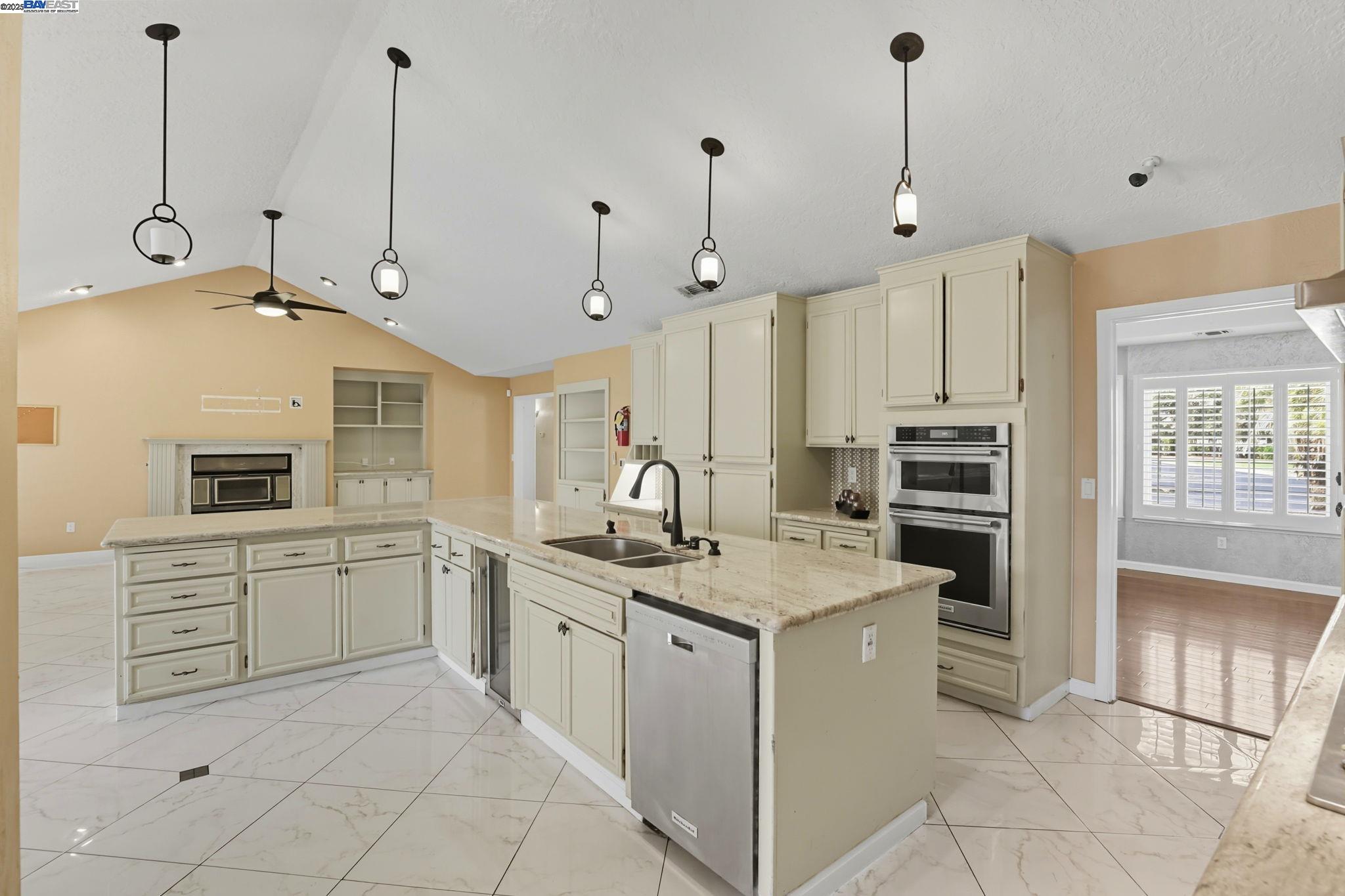 4470 Rolling Oaks Dr