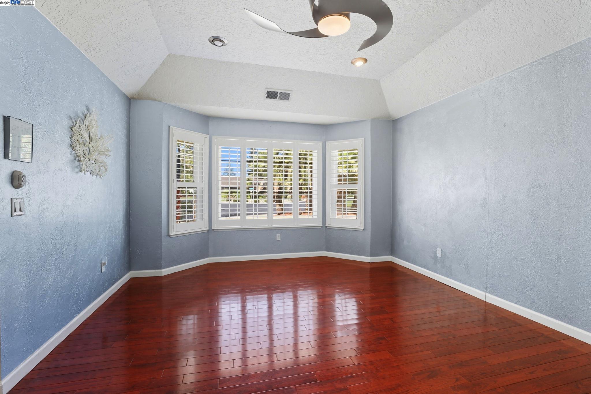 4470 Rolling Oaks Dr