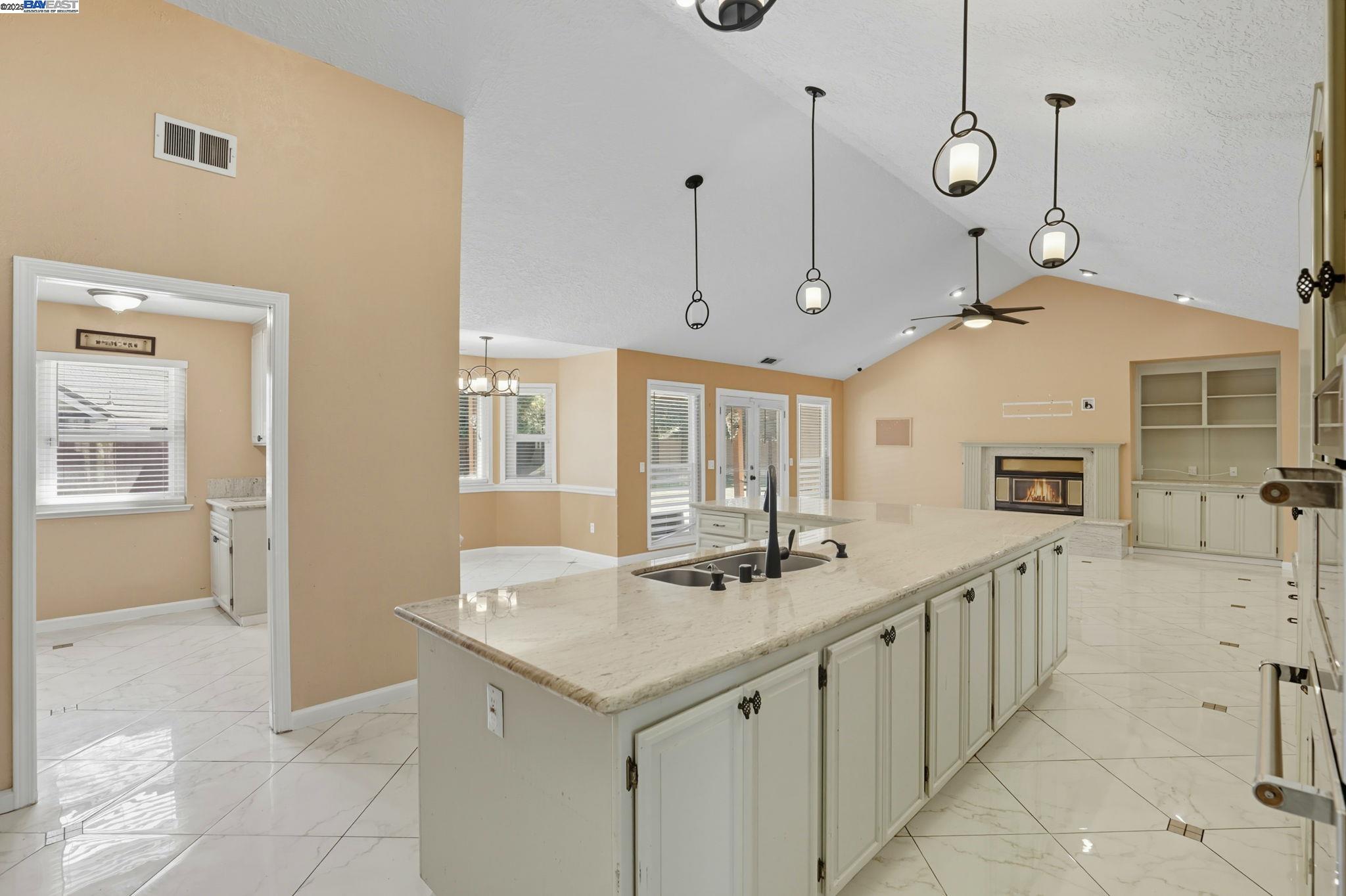 4470 Rolling Oaks Dr