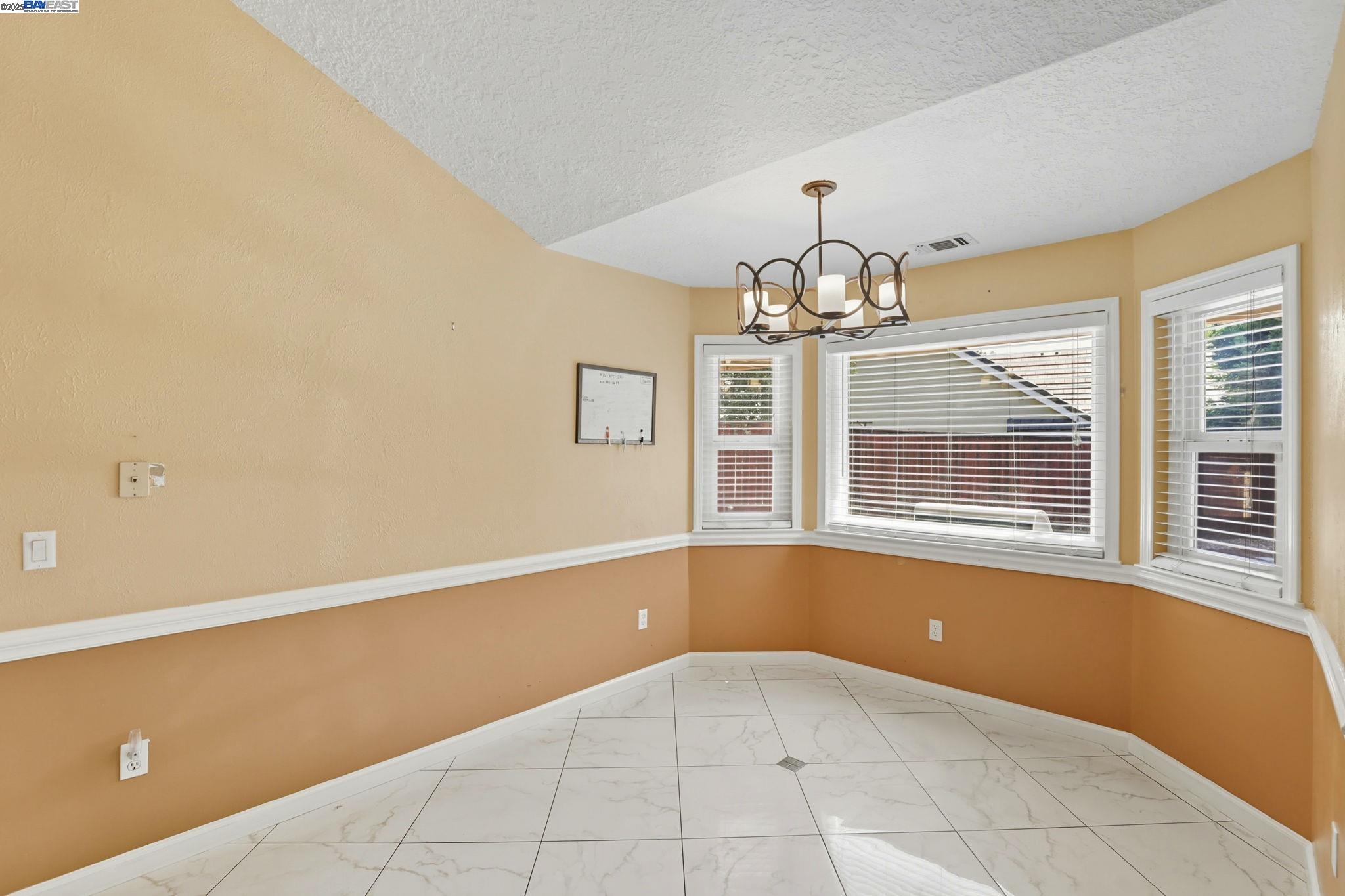 4470 Rolling Oaks Dr
