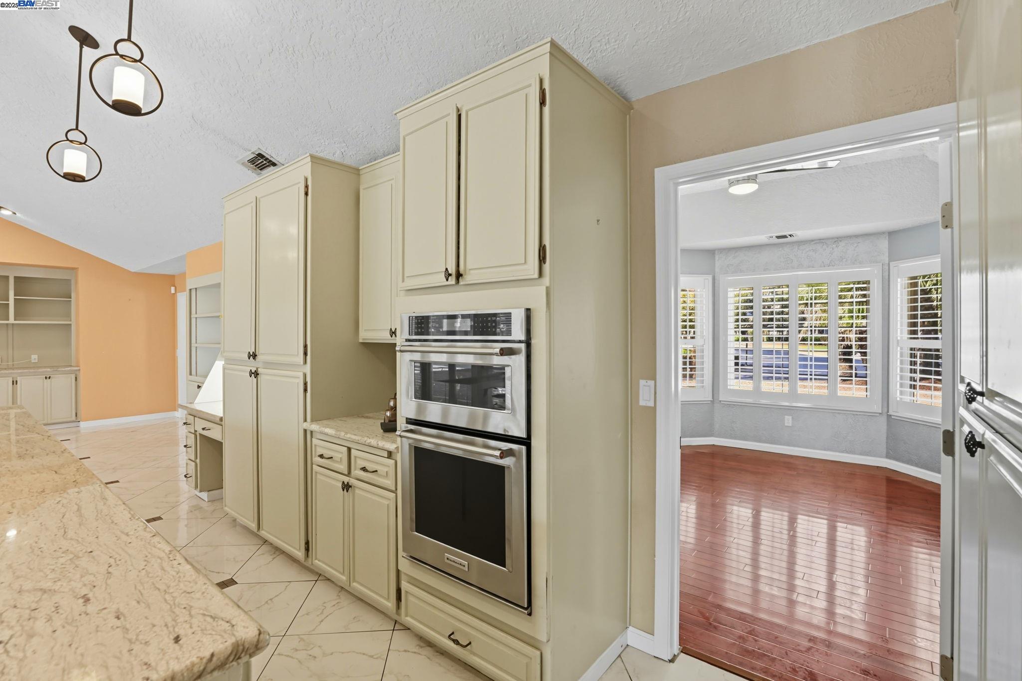 4470 Rolling Oaks Dr