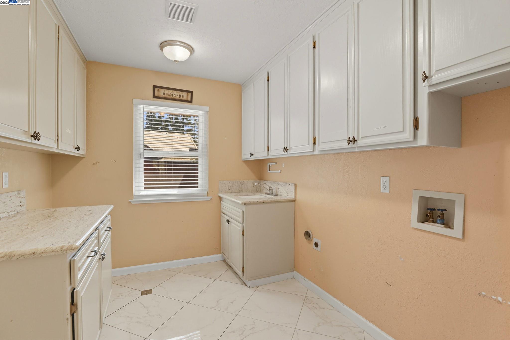 4470 Rolling Oaks Dr
