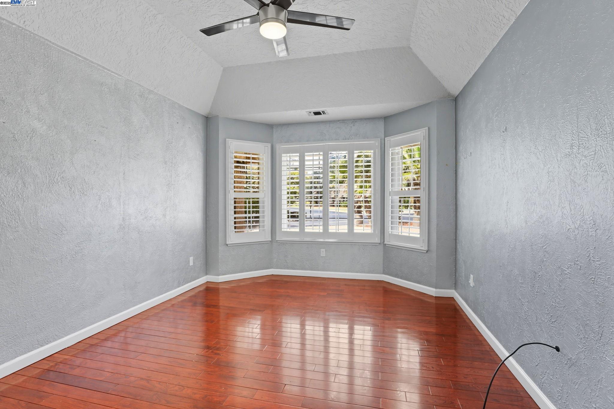 4470 Rolling Oaks Dr