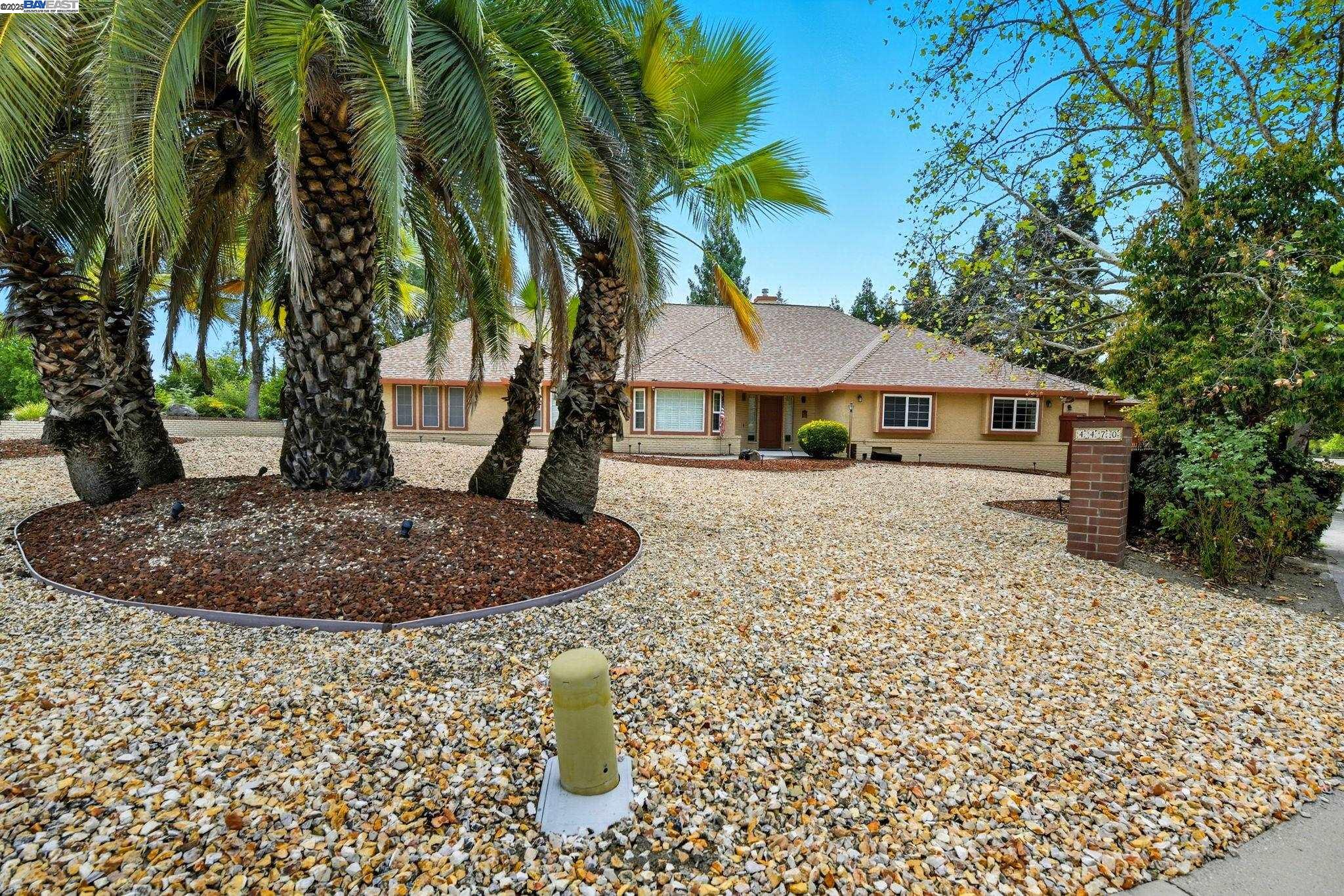 4470 Rolling Oaks Dr