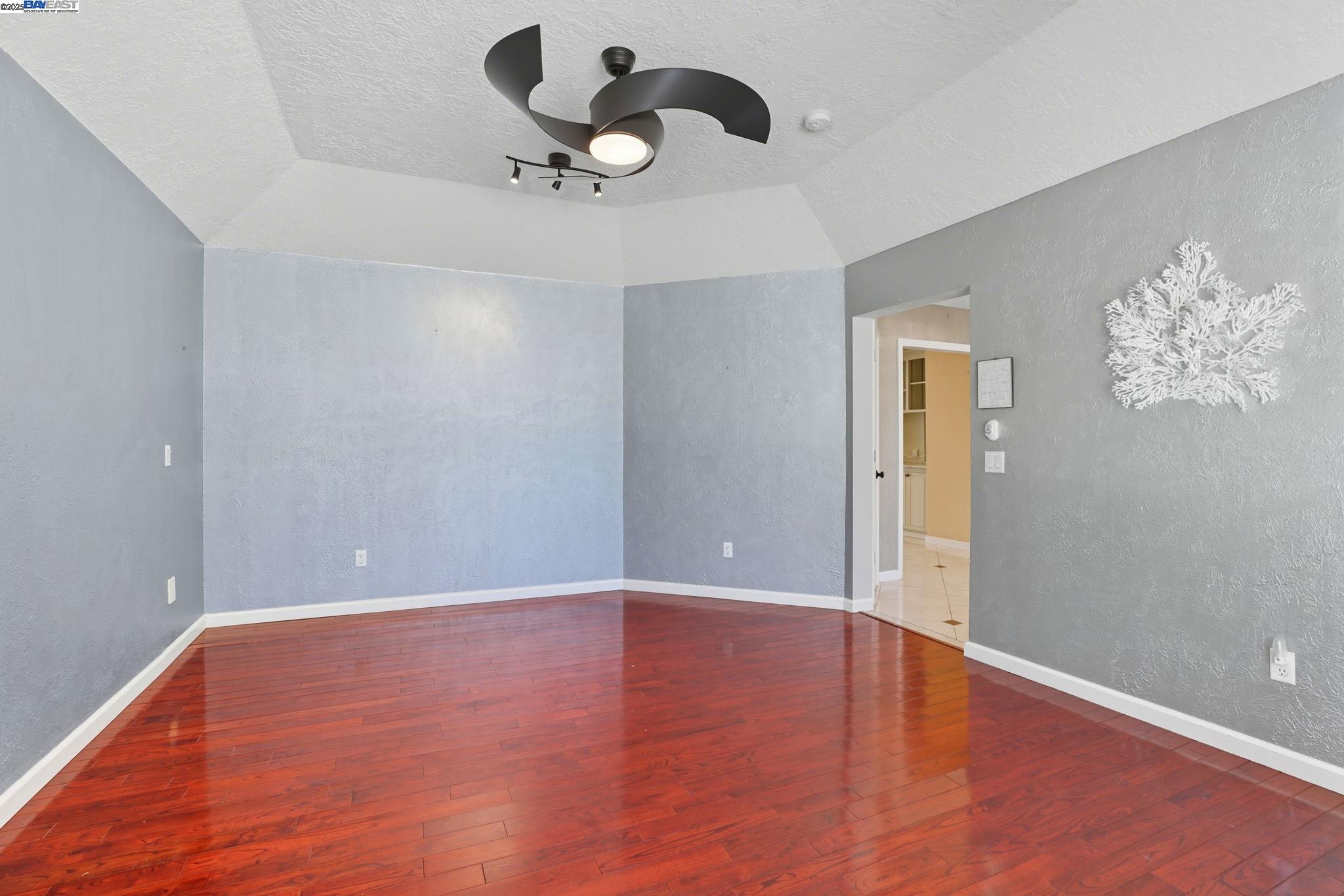 4470 Rolling Oaks Dr