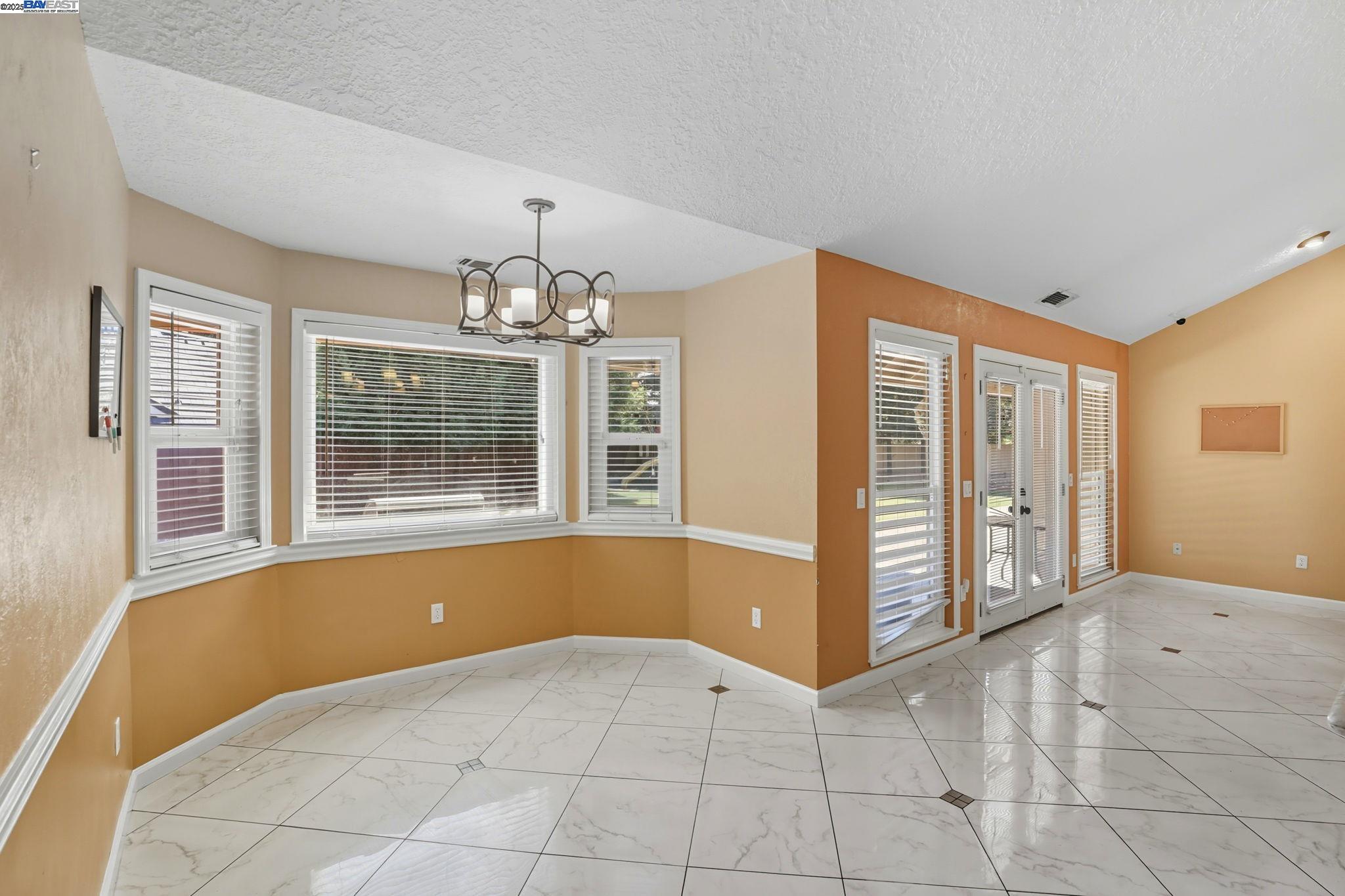 4470 Rolling Oaks Dr