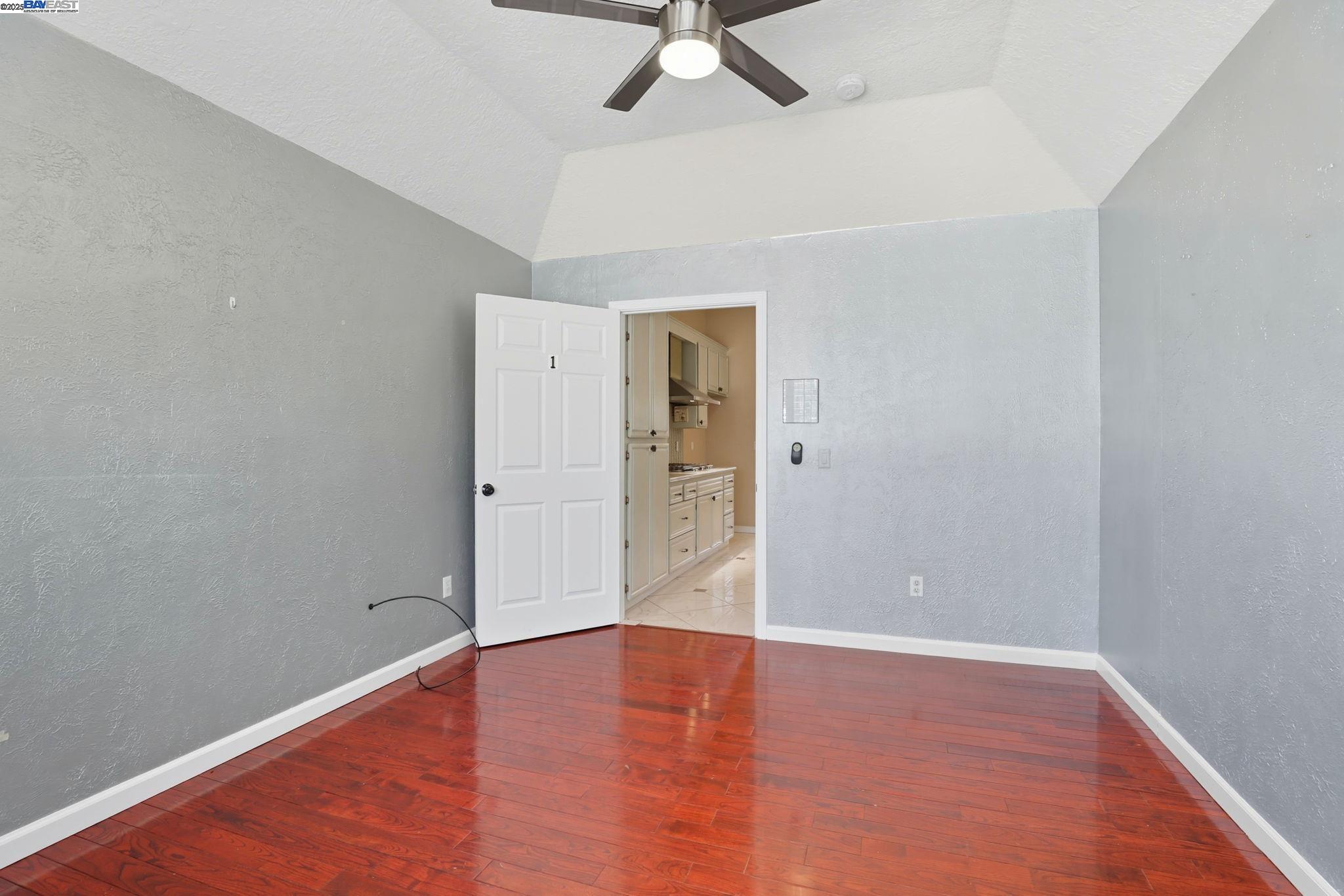 4470 Rolling Oaks Dr