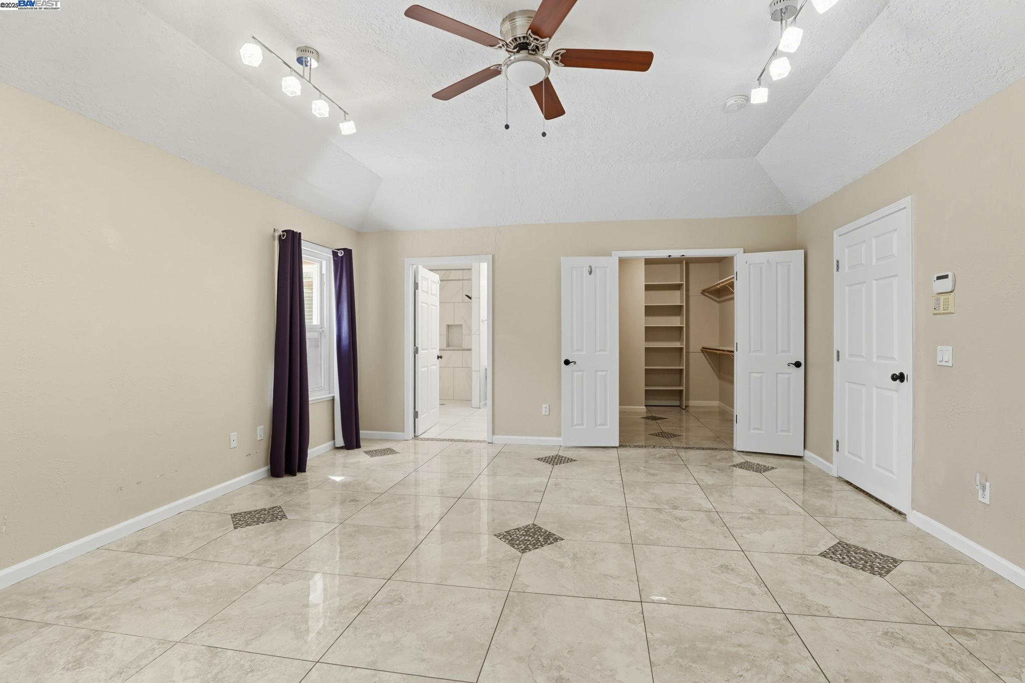 4470 Rolling Oaks Dr