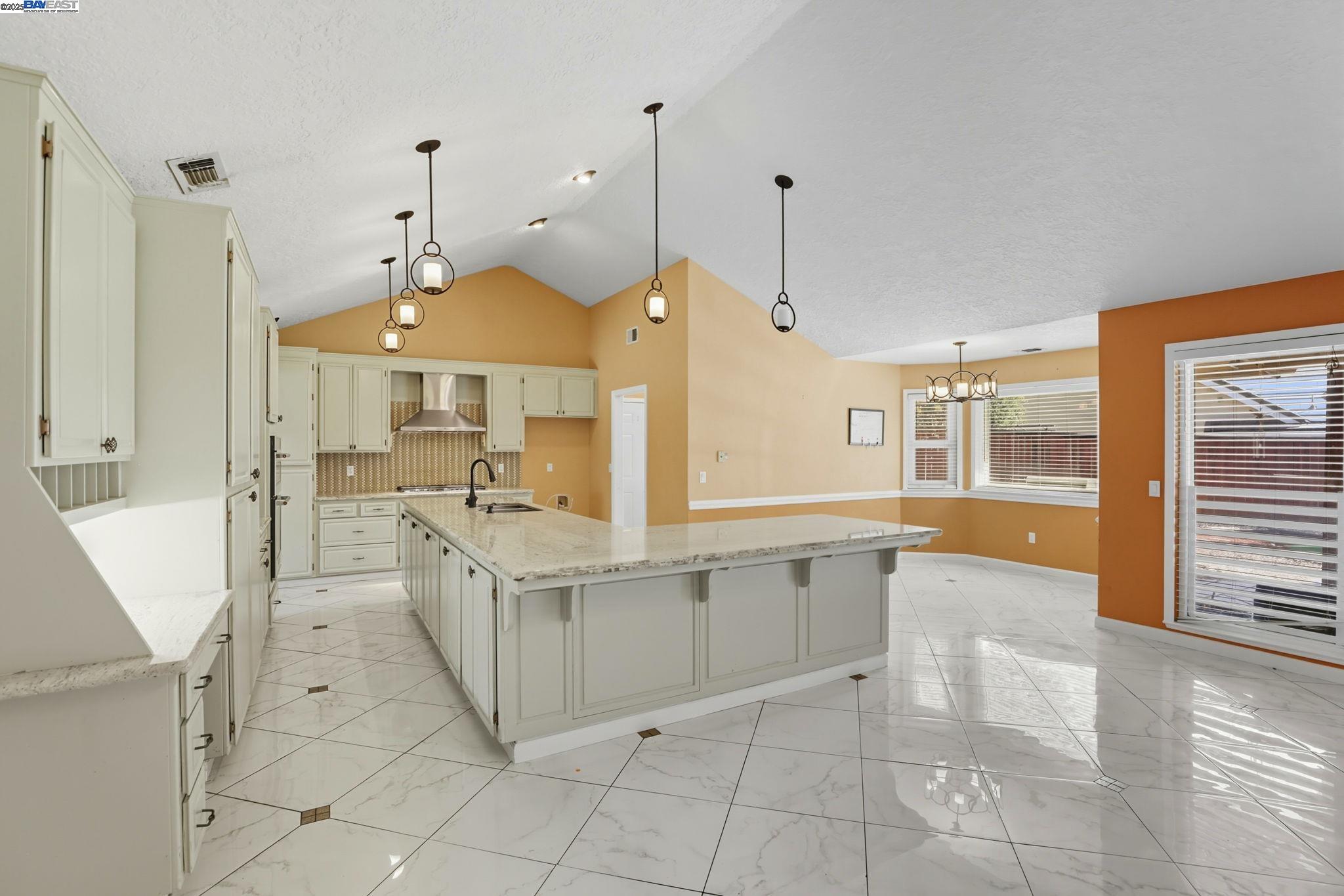 4470 Rolling Oaks Dr