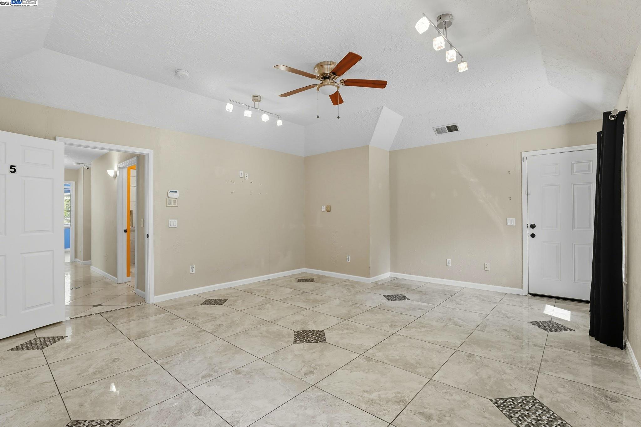 4470 Rolling Oaks Dr