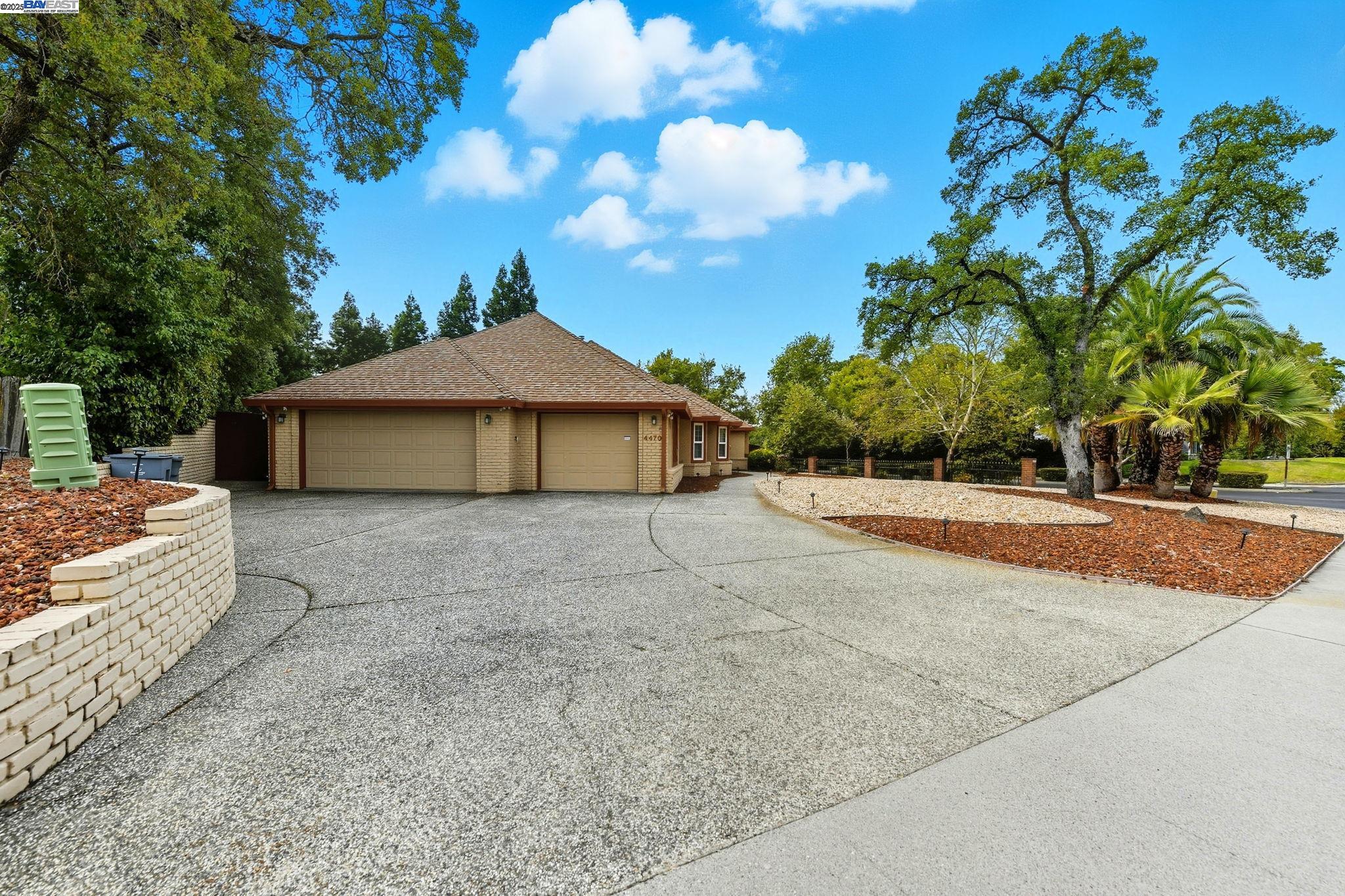 4470 Rolling Oaks Dr