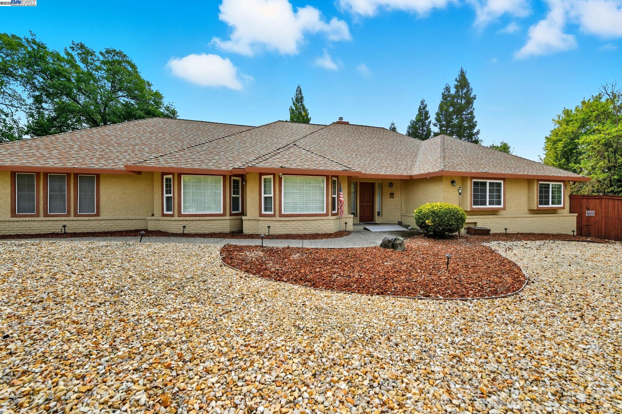 4470 Rolling Oaks Dr