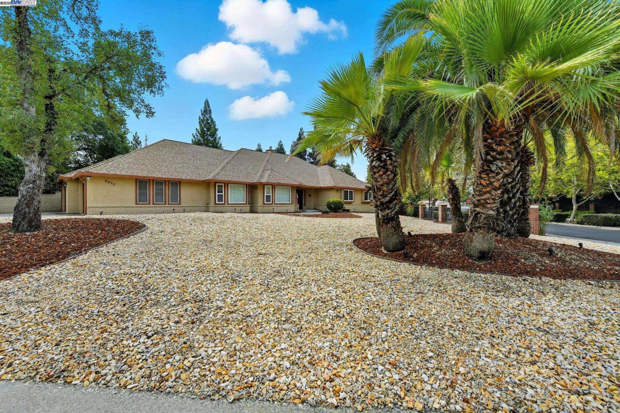 4470 Rolling Oaks Dr