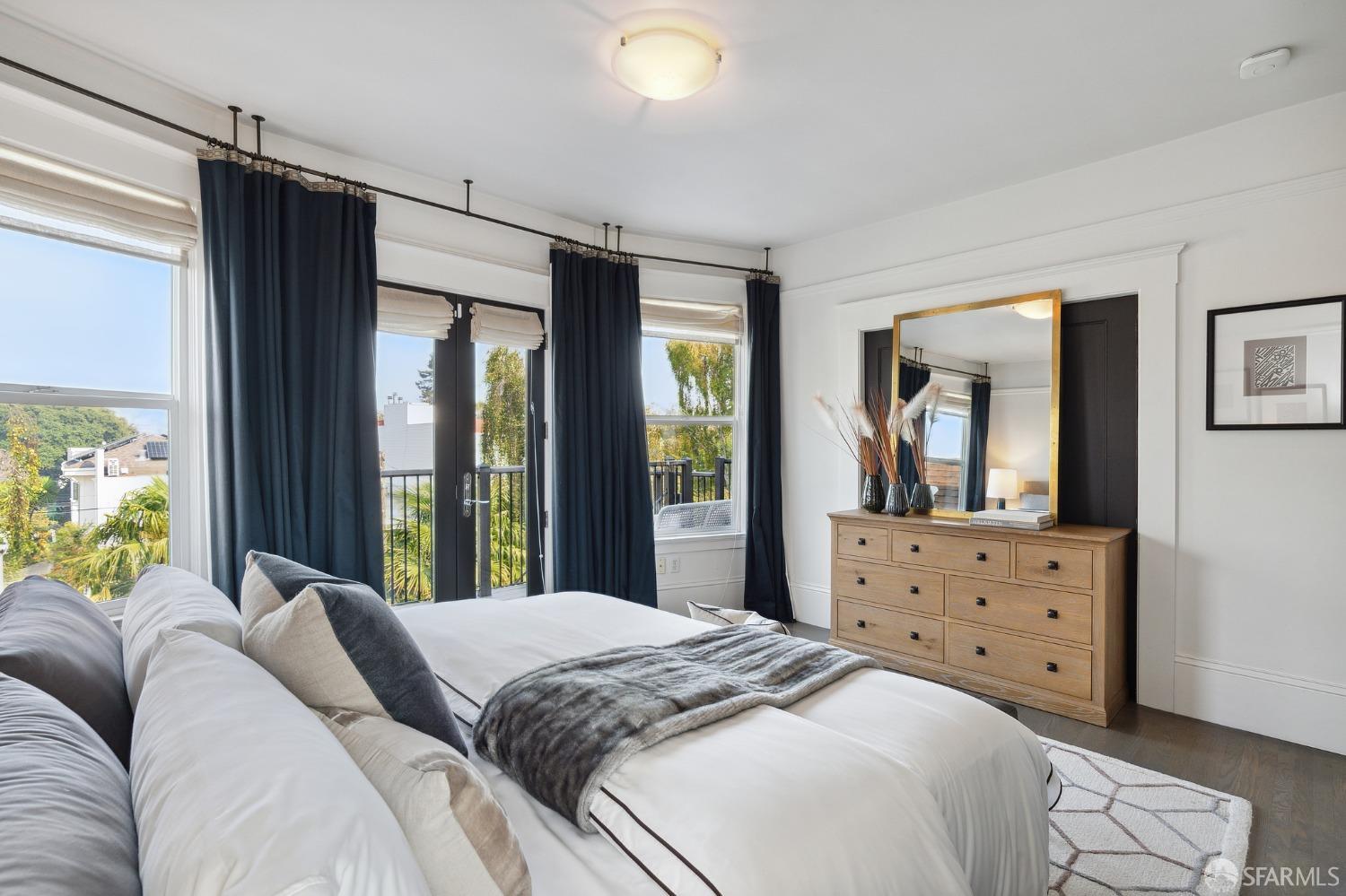 1041 South Van Ness Avenue