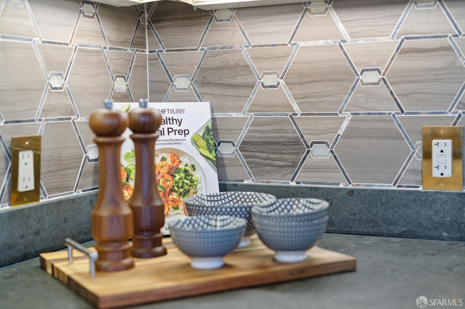 1041 South Van Ness Avenue