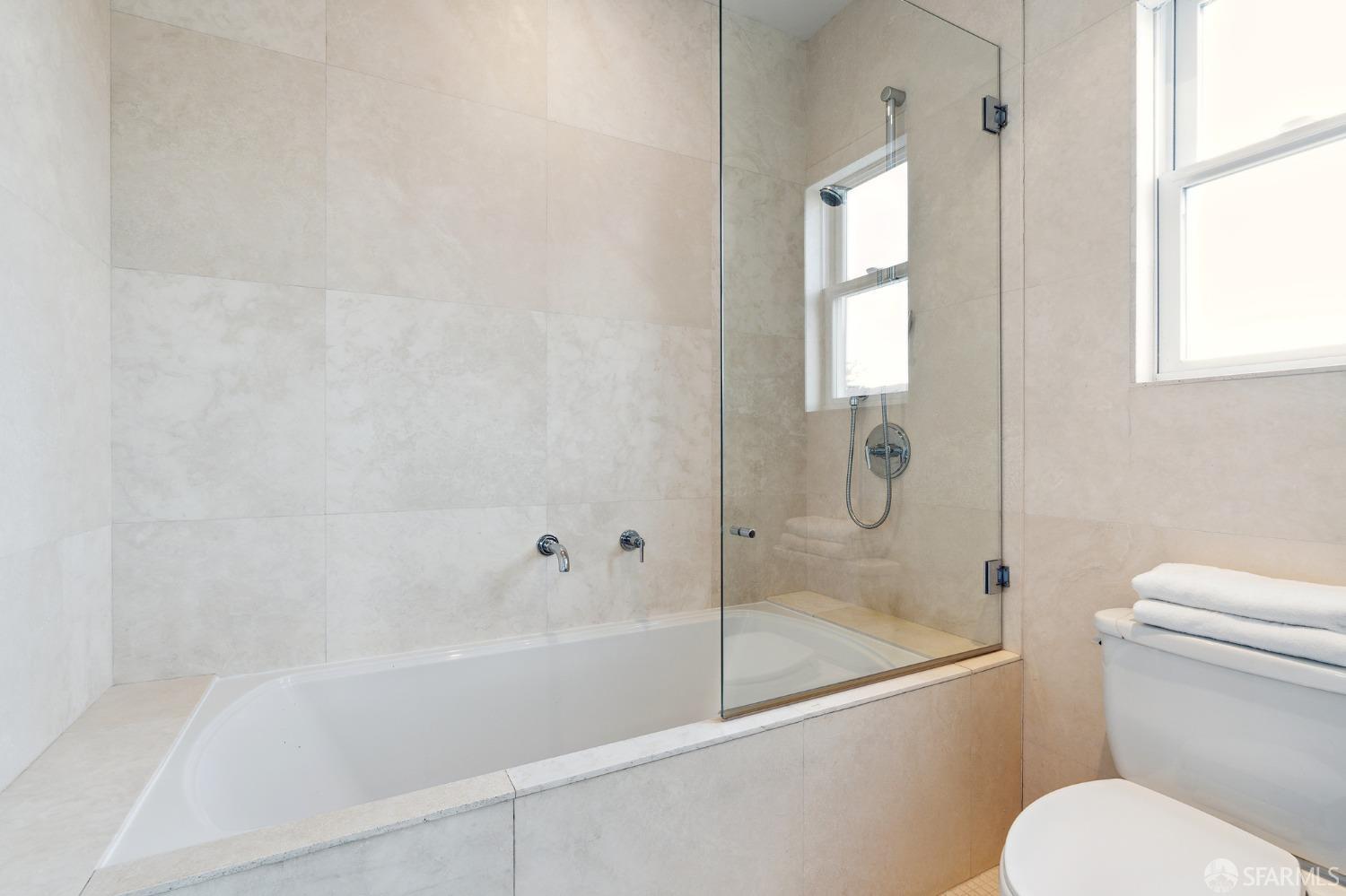 1041 South Van Ness Avenue