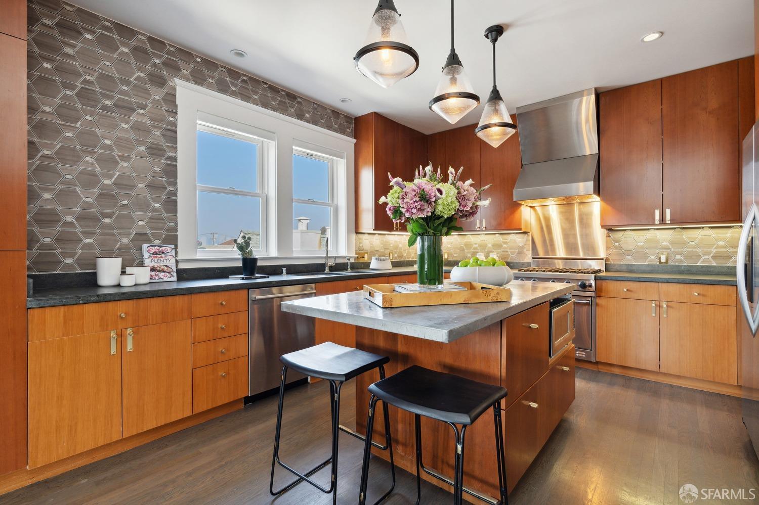 1041 South Van Ness Avenue