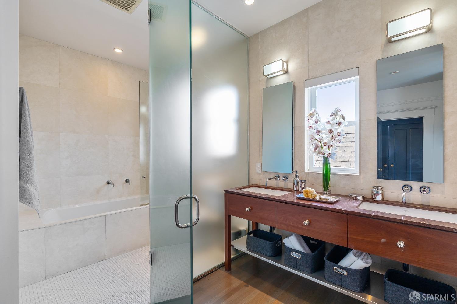 1041 South Van Ness Avenue