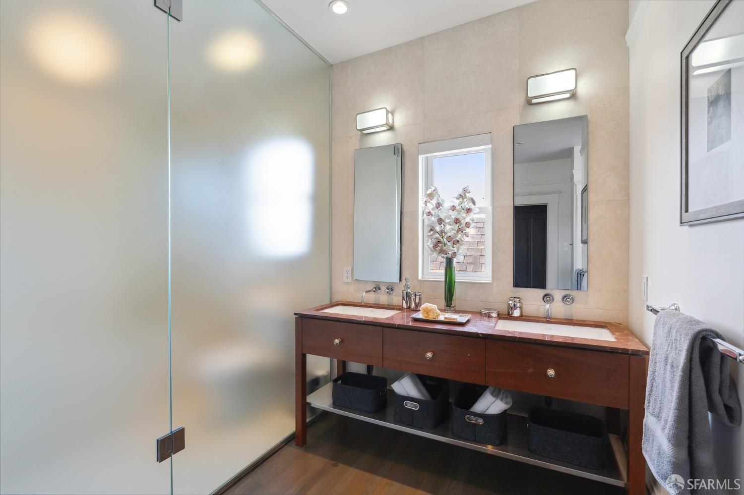 1041 South Van Ness Avenue