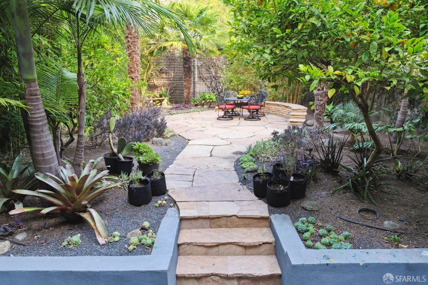 1041 South Van Ness Avenue