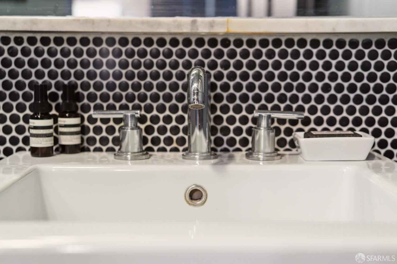 1041 South Van Ness Avenue