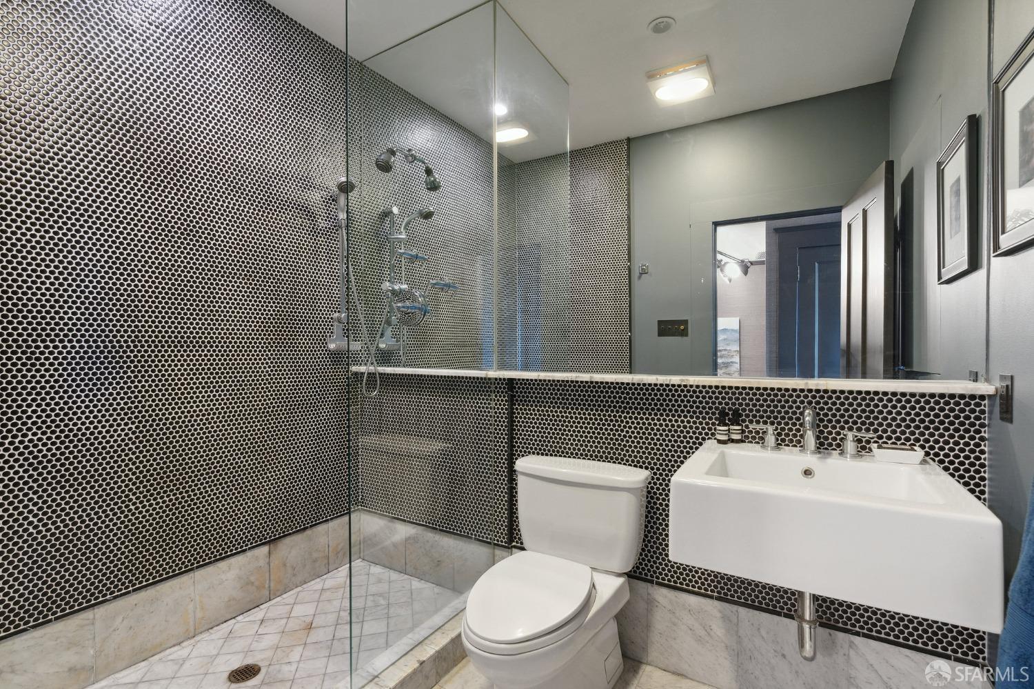 1041 South Van Ness Avenue