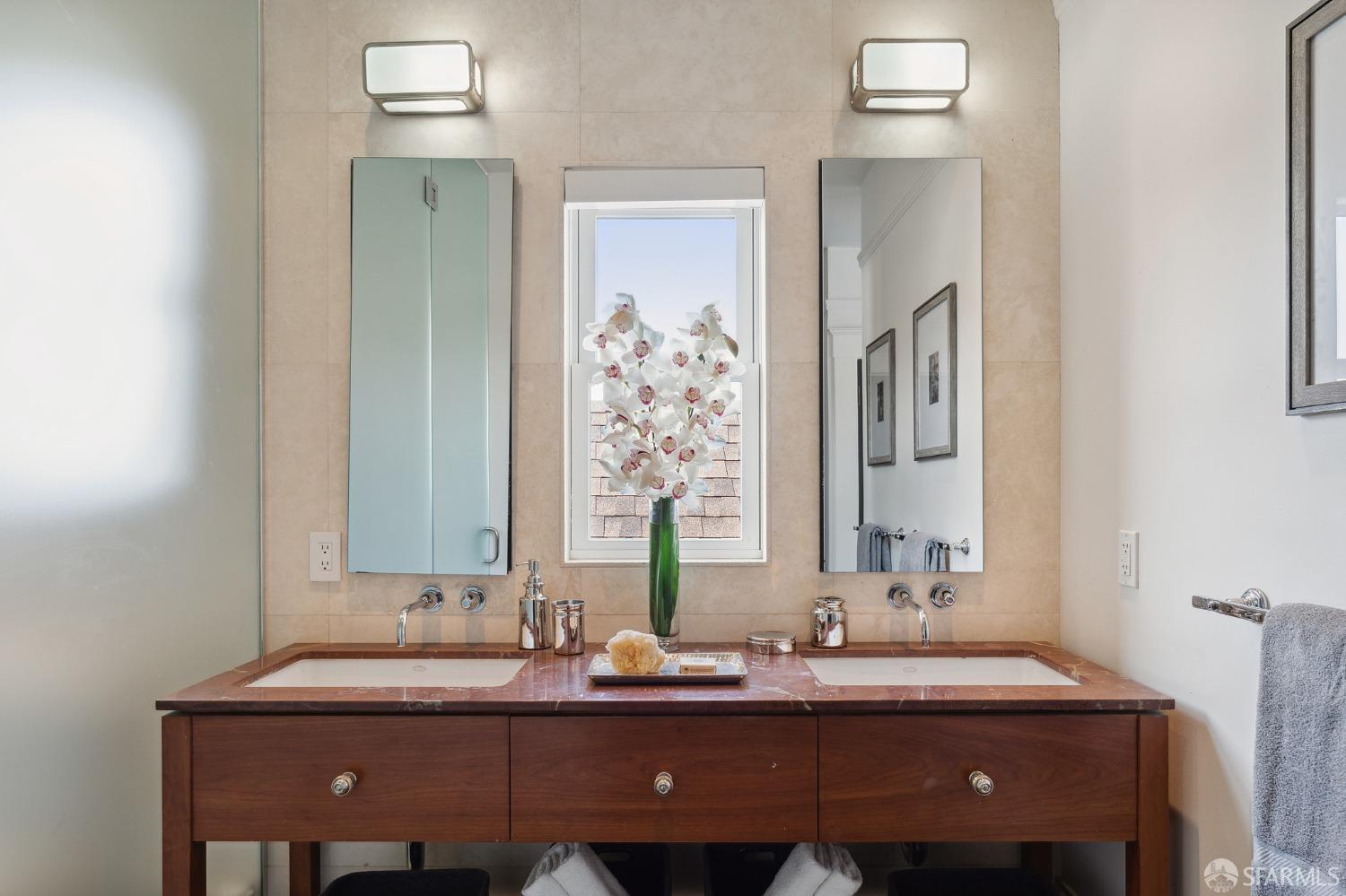 1041 South Van Ness Avenue