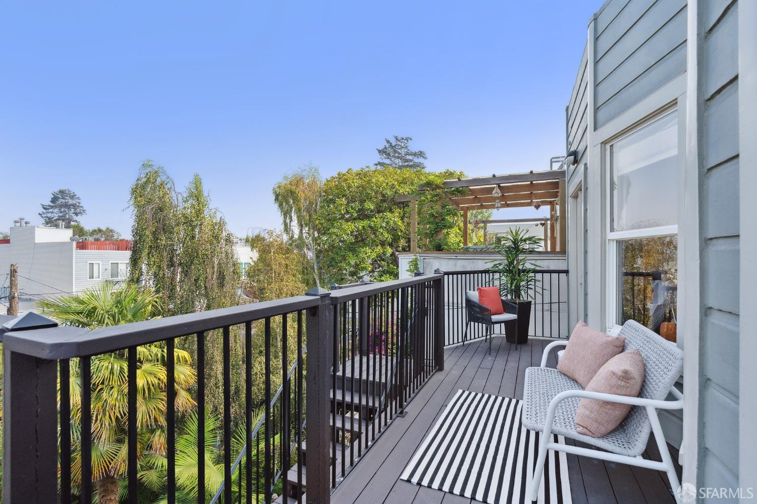 1041 South Van Ness Avenue