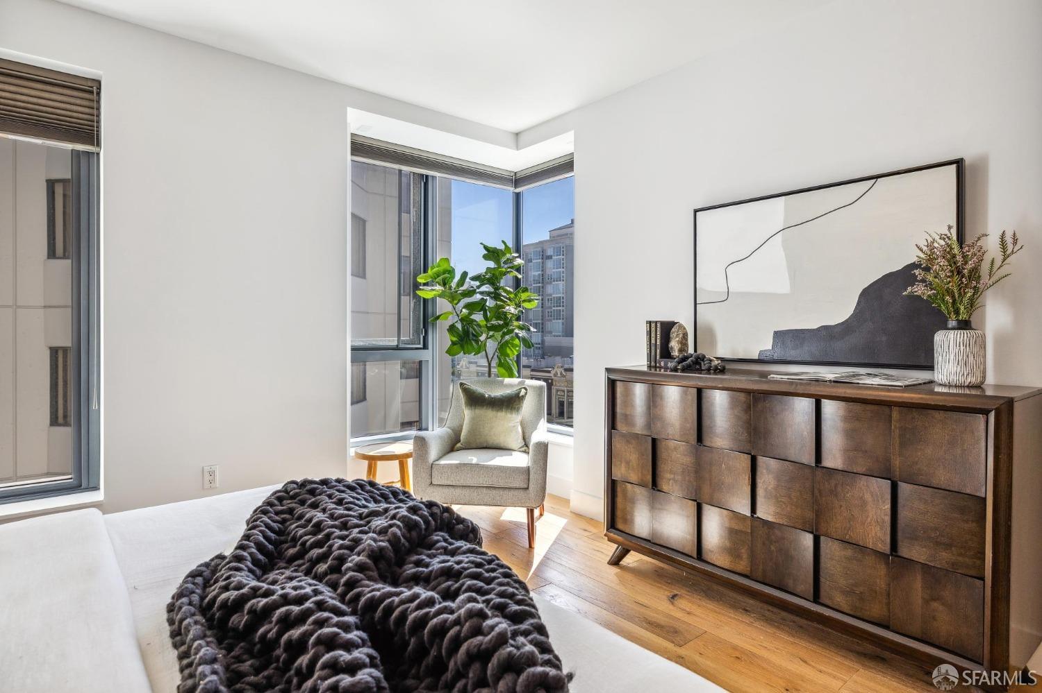 1450 Franklin Street # 905