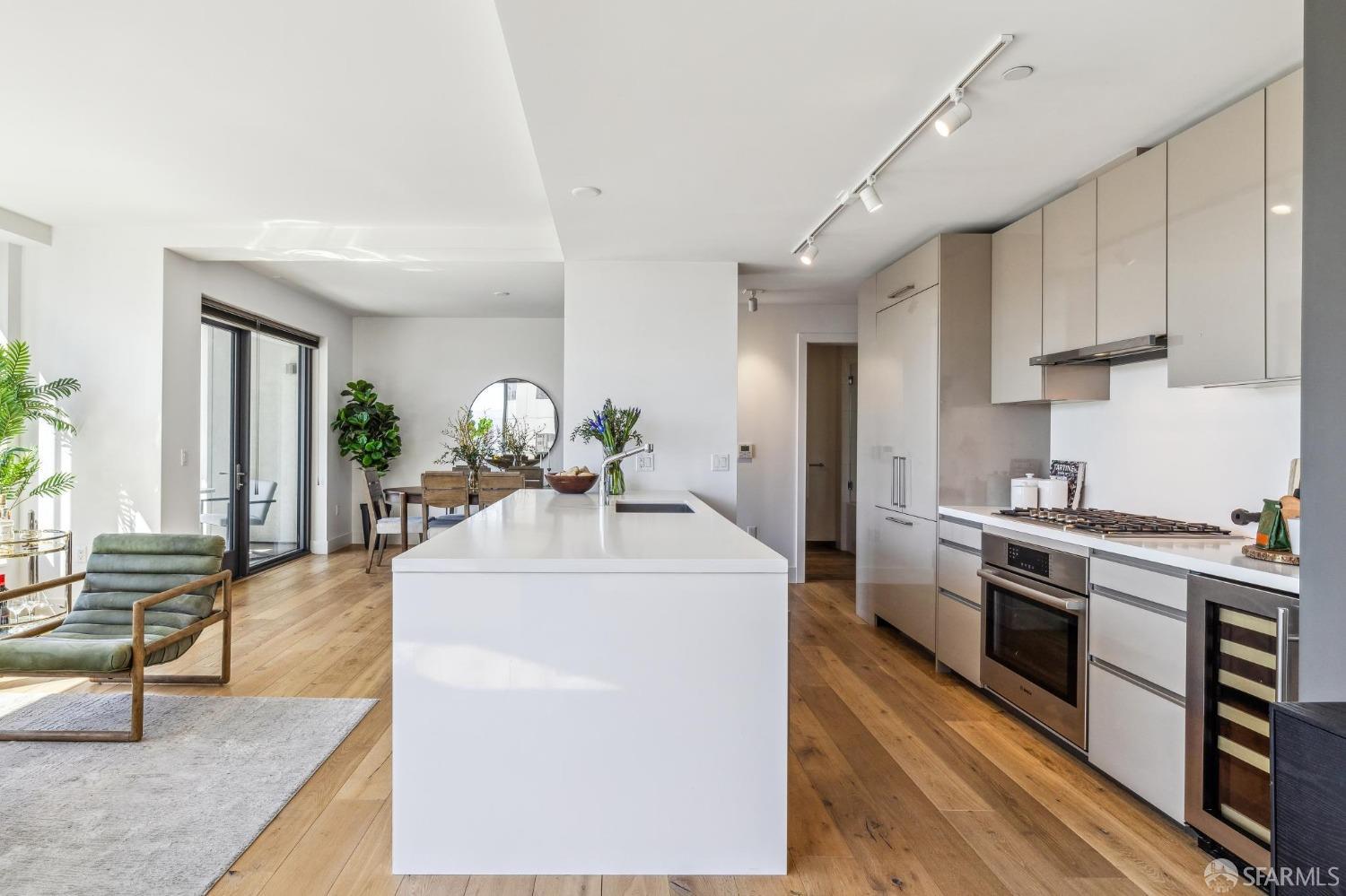 1450 Franklin Street # 905