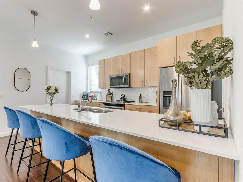 627 Couch Drive Unit: 17