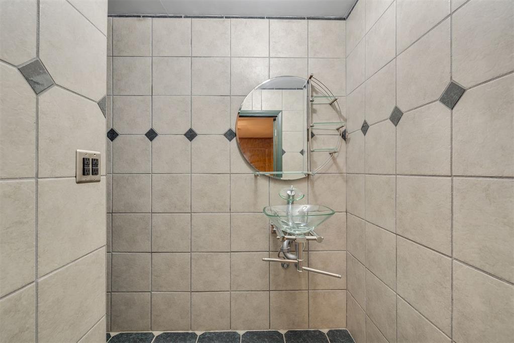 2527 NW 62nd Street Unit: 214