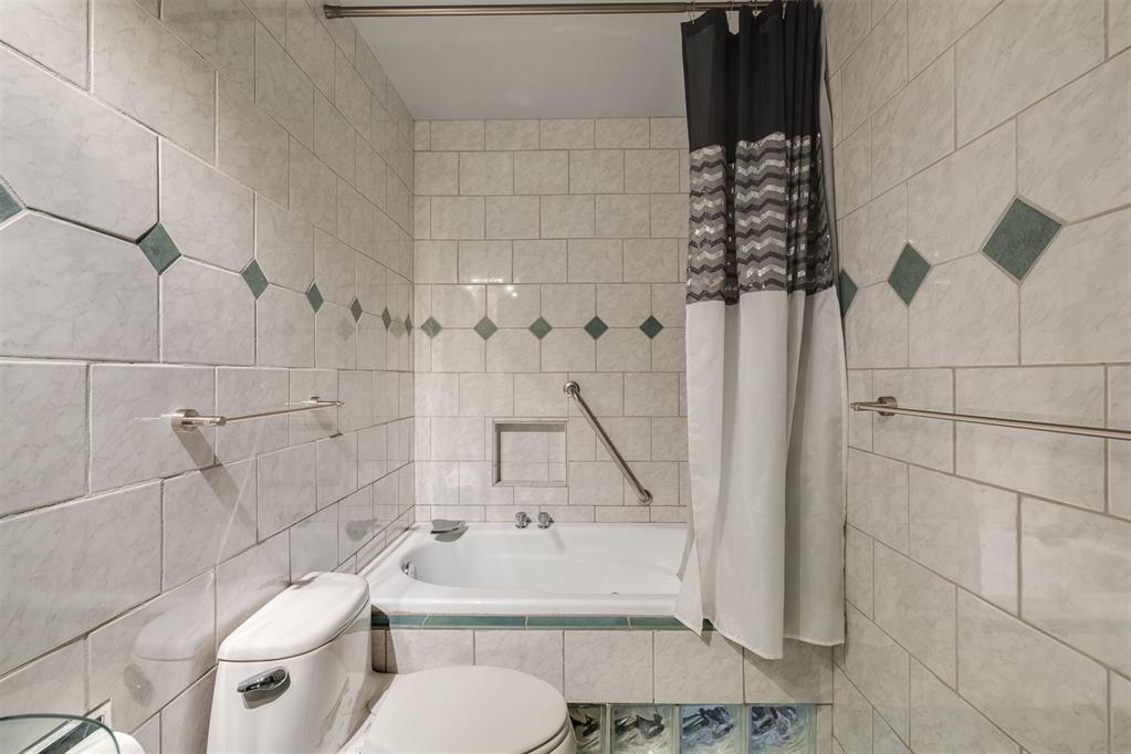 2527 NW 62nd Street Unit: 214