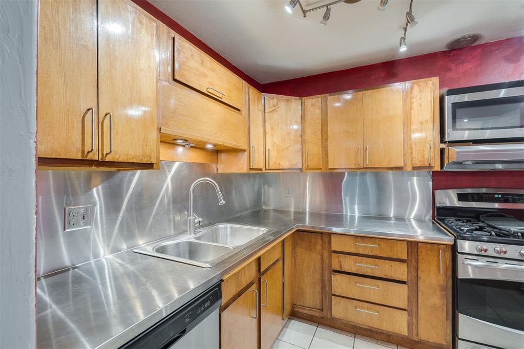 2527 NW 62nd Street Unit: 214